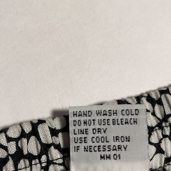 Chaus Sport print dressy rayon shorts with on seam pockets and stretch waist M - Picture 7 of 10